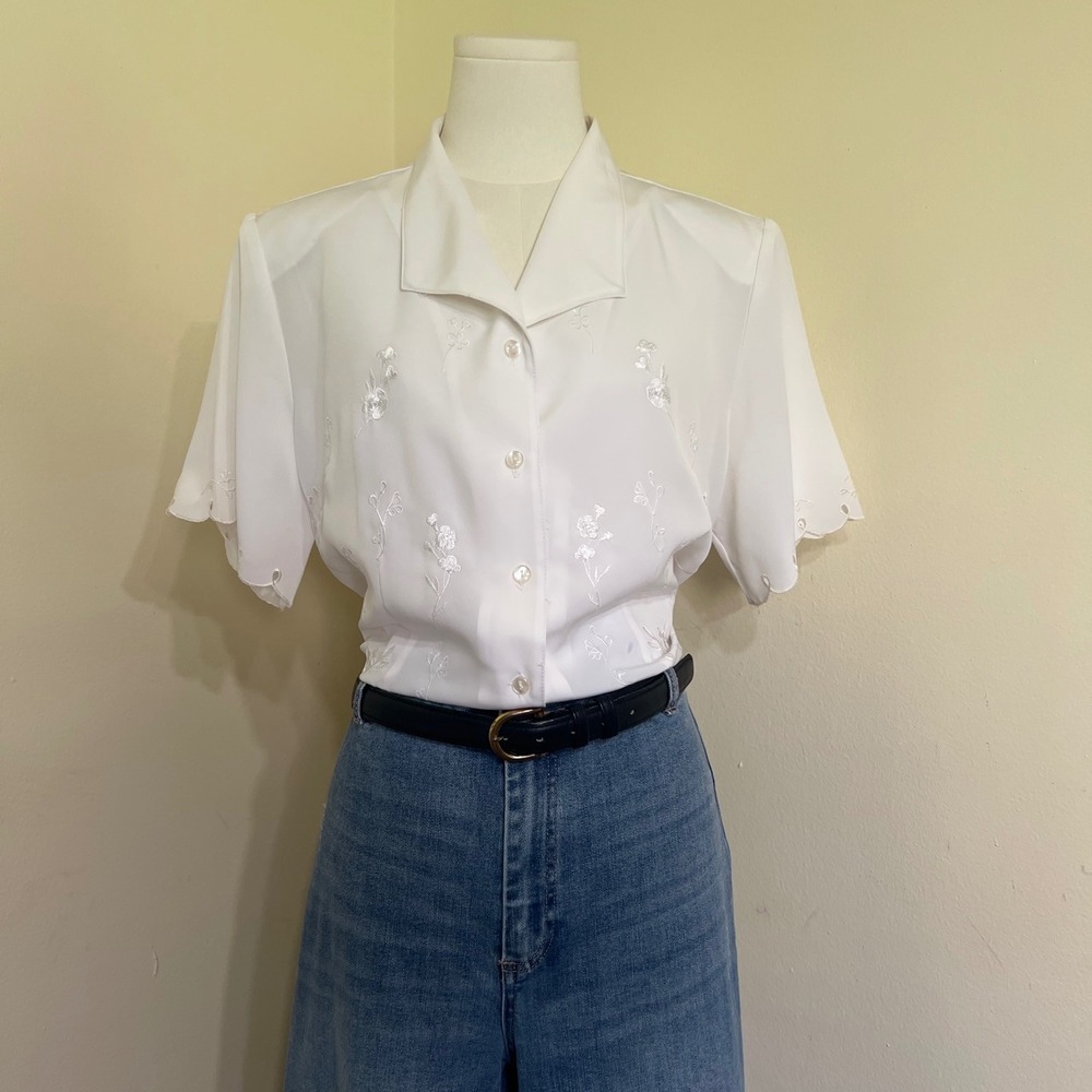 Joanna White Floral Embroidered Scallop Eyelet Blouse Short Sleeve Med 41073-01